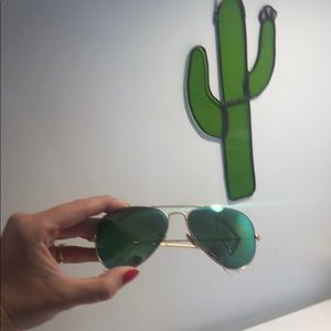 Green tinted ray van aviator sunglasses
